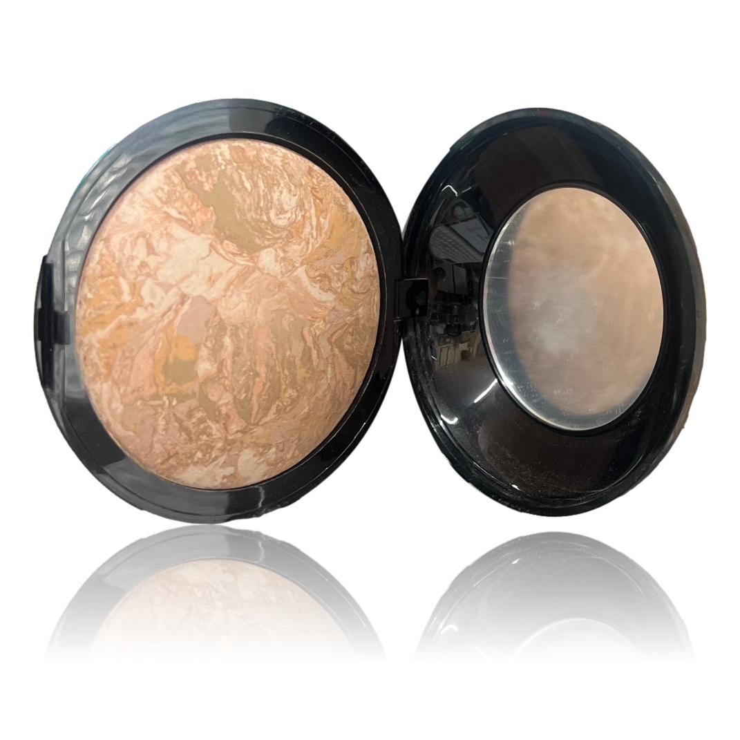 Laura Geller Baked Balance n Glow Illuminating Foundation in Fair (18g) Supersize.